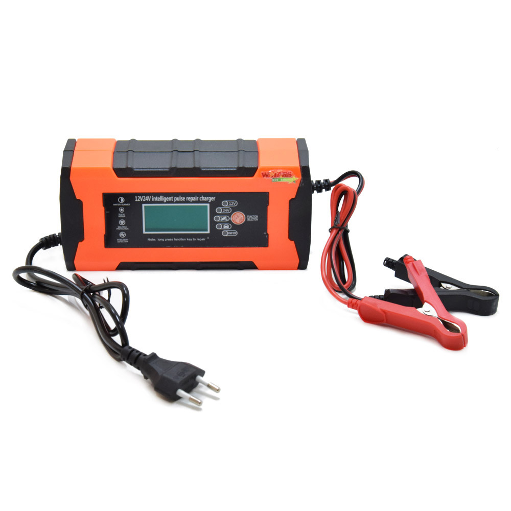 Intelligens akkumulátor töltő LED kijelzővel beépített zseblámpával 12V-24V