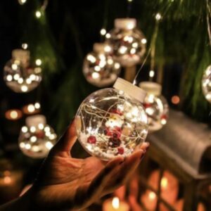 Karácsonyi LED hógömb fényfüzér Mikulás figurákkal 3 m melegfehér